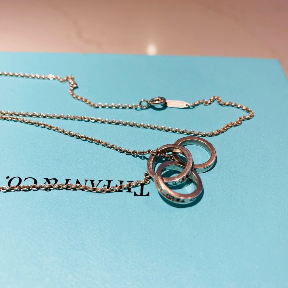 Tiffany & Co. Silver Interlocking Circles Necklace ~ Authentic - Picture 9 of 11